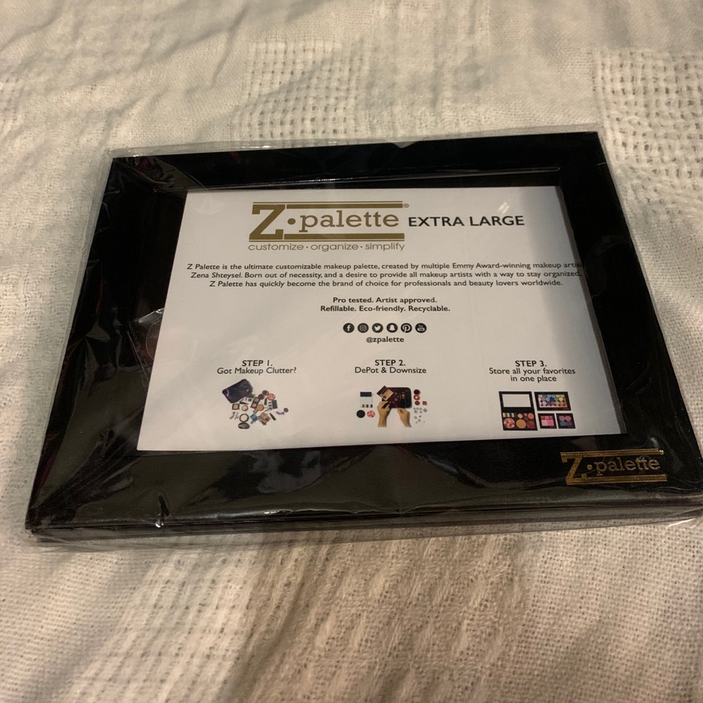 NWT extra large Z Palette
